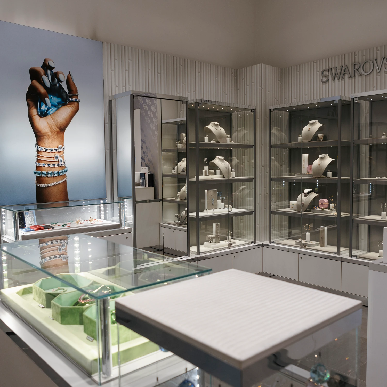 Блестящая Черная пятница в бутике Swarovski