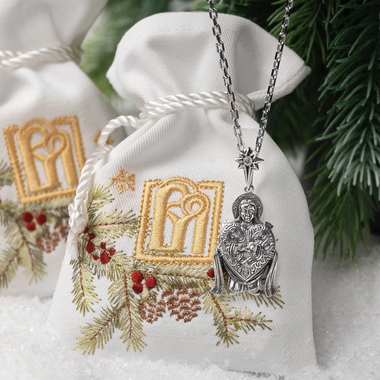 Подарки от ювелирного салона «Владимир Михайлов»