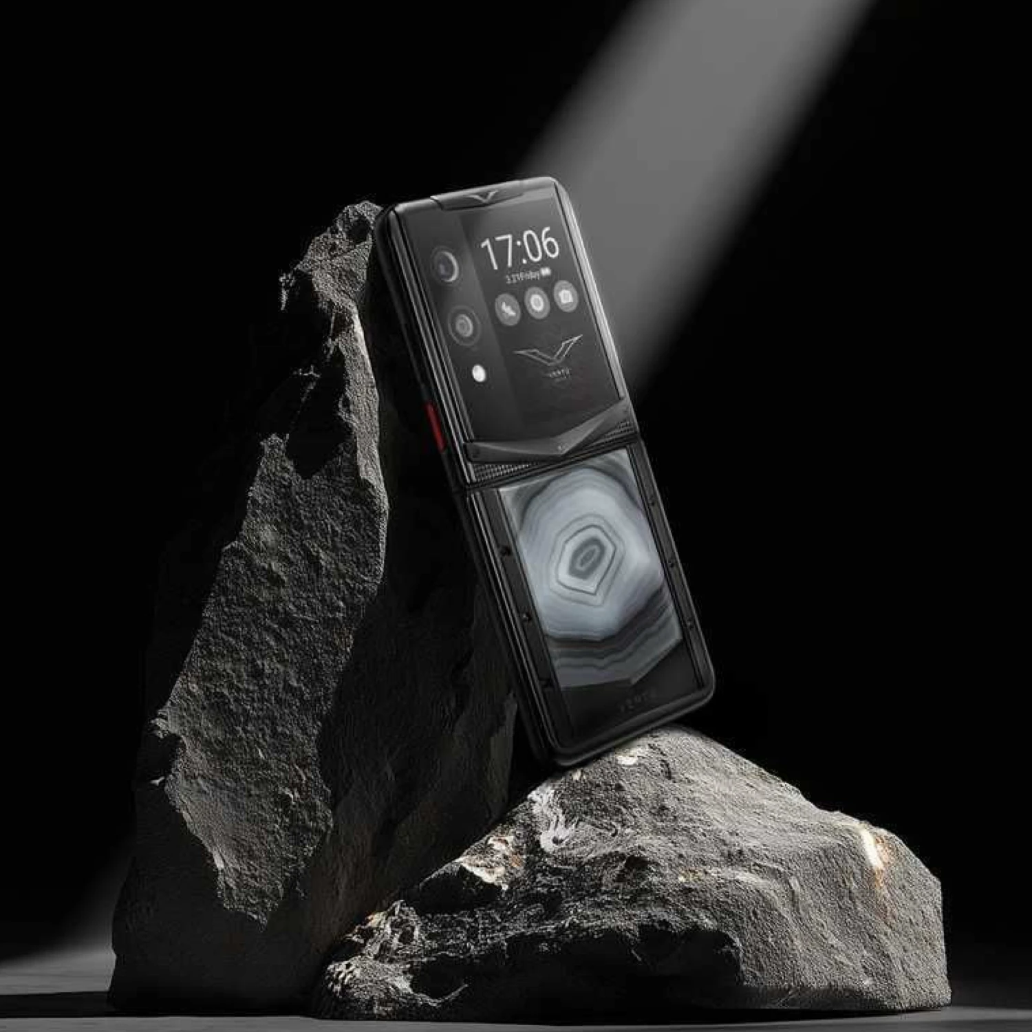 Новая модель телефона от VERTU в «Крокус Сити Молле»