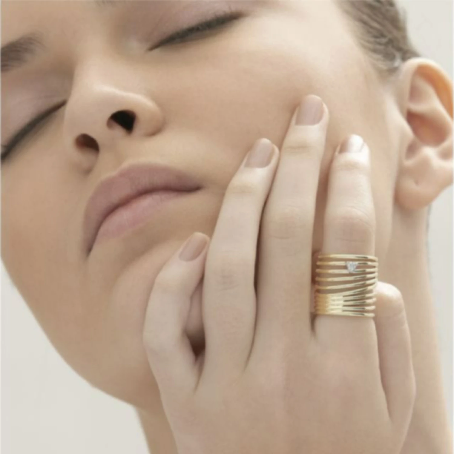 Особое предложение к 8 Марта от салона HStern