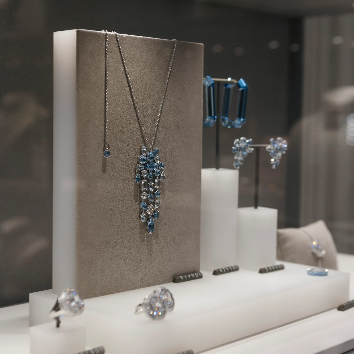 Блестящая Черная пятница в бутике Swarovski